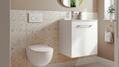 Небольшая ванная комната Geberit Selnova с подвесным унитазом и раковиной