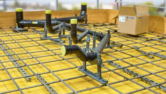 Отводная труба Geberit PE, залитая бетоном Отводная труба Geberit PE, залитая бетоном