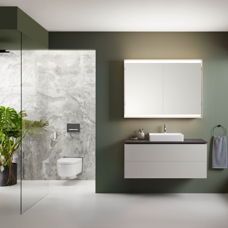 Унитаз-биде Geberit AquaClean Mera Comfort в ванной комнате Geberit ONE Унитаз-биде Geberit AquaClean Mera Comfort в ванной комнате Geberit ONE