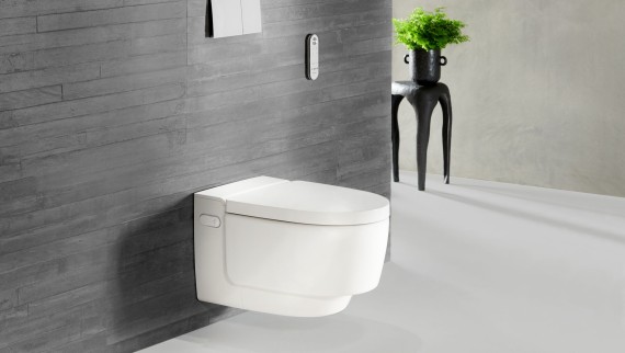 Geberit AquaClean Mera в белом цвете с пультом дистанционного управления Sigma70
