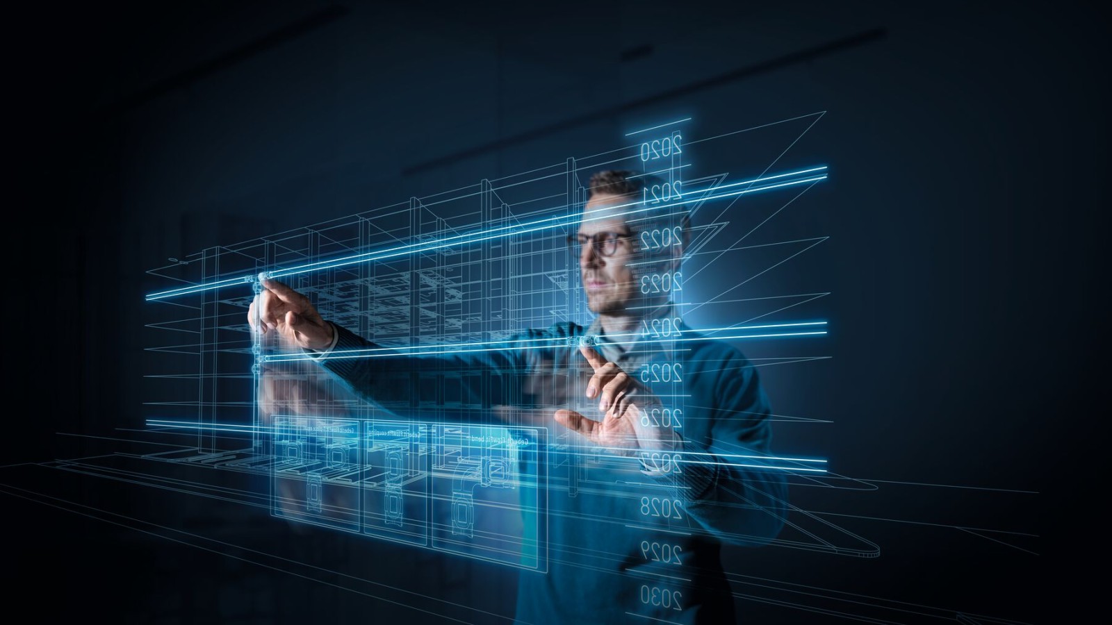 Инженер-проектировщик перед экраном Инженер-проектировщик перед экраном