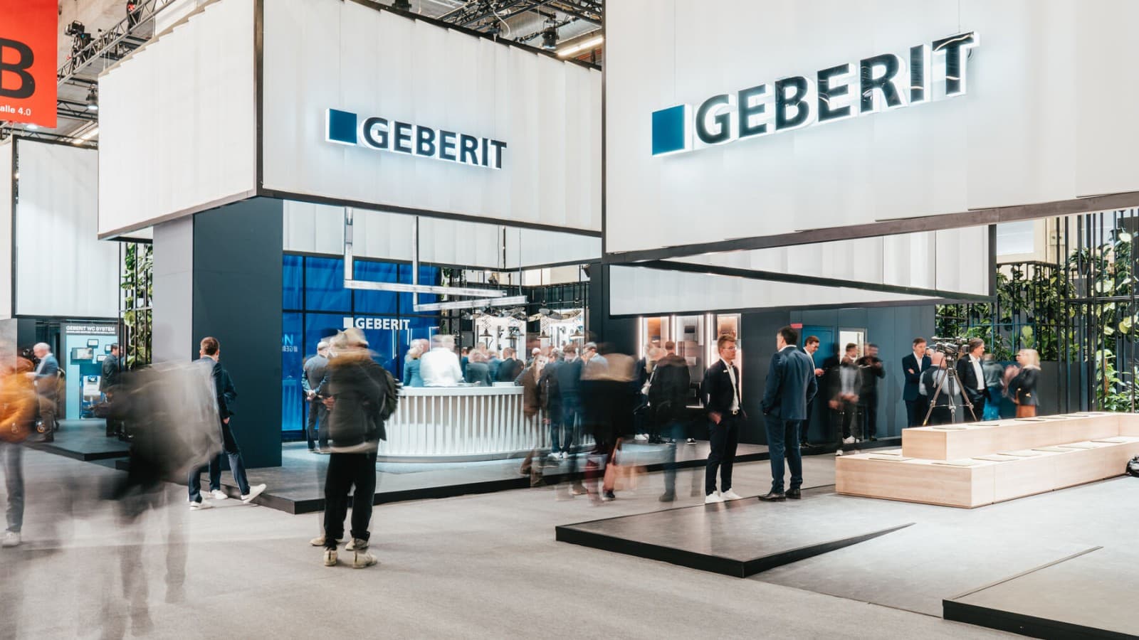 Посетители у стенда Geberit Посетители у стенда Geberit