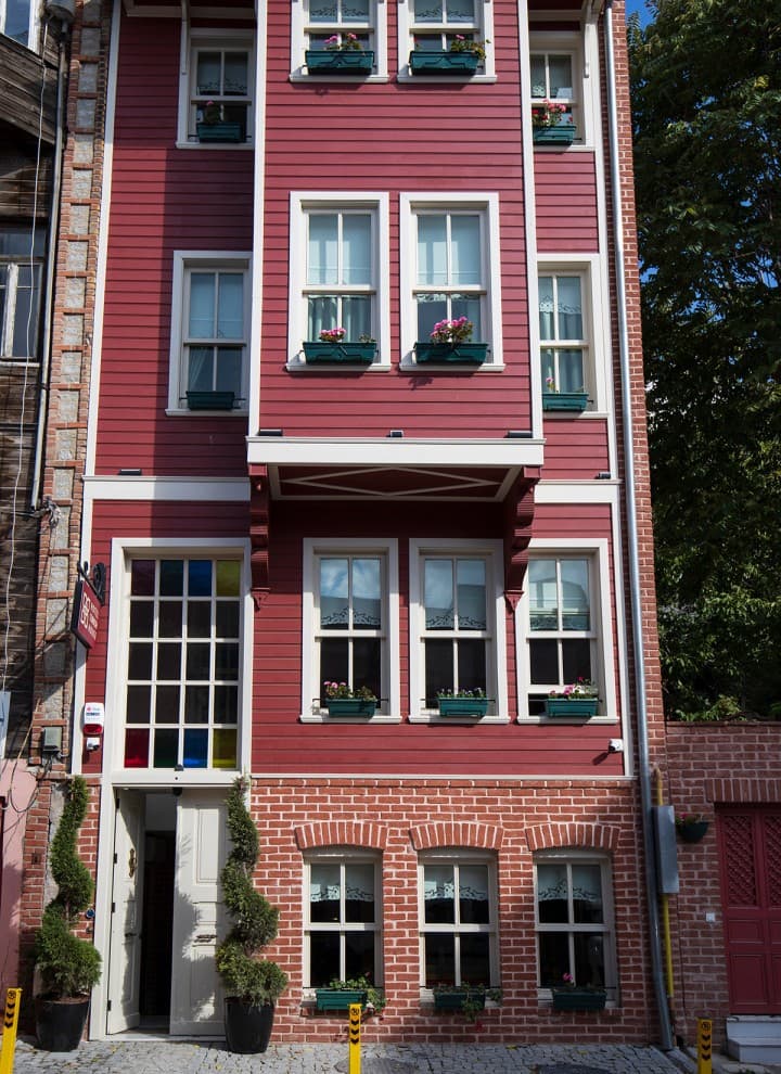 До и после: здание после реконструкции в 2022 году (© Haydar Erçin) До и после: здание после реконструкции в 2022 году (© Haydar Erçin)