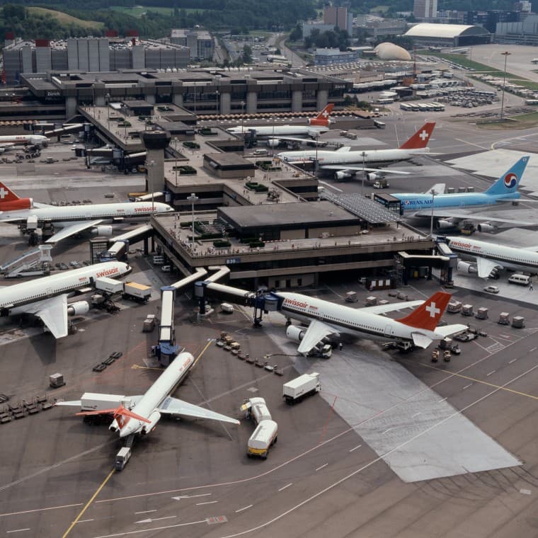Аэрофотоснимок терминала B в Цюрихе, 1980-е годы (© Swissair) Изображение Аэрофотоснимок терминала B в Цюрихе, 1980-е годы (© Swissair) Изображение