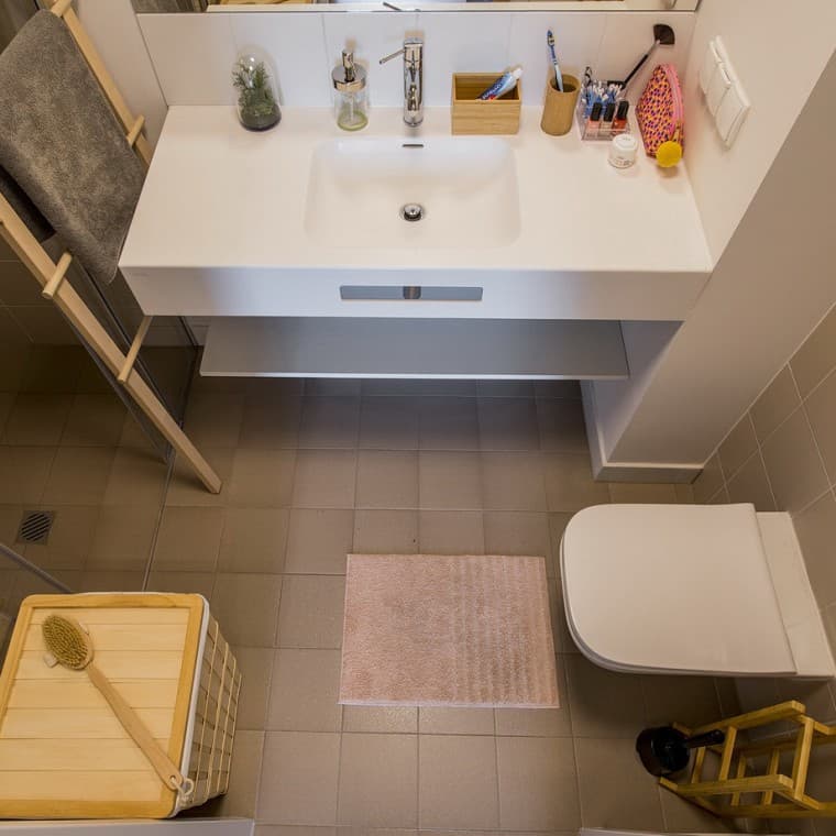 Одна из компактных ванных комнат в LivinnX (© Jaroslaw Kakal/Geberit) Одна из компактных ванных комнат в LivinnX (© Jaroslaw Kakal/Geberit)